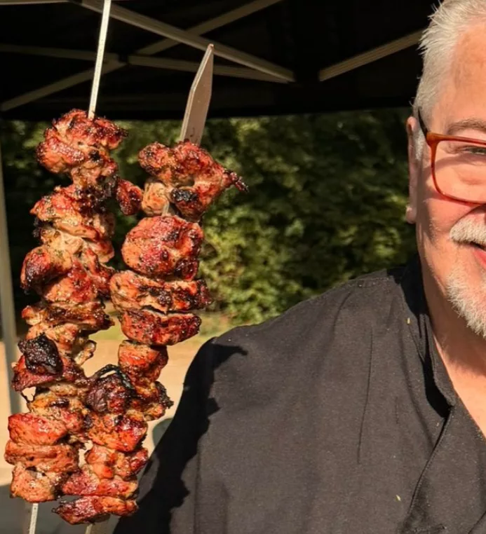Hier unsere Schweinenacken Grilldolche, knusprig, saftig und frisch. eine von vielen Variationen