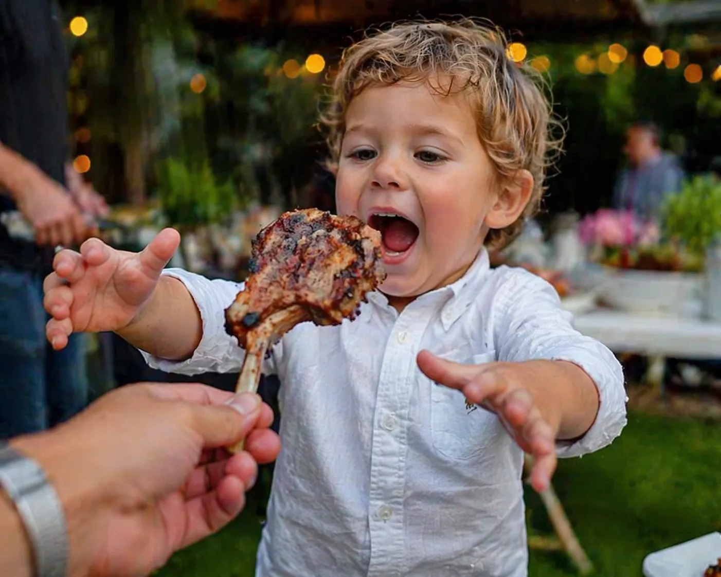 Junge Grillfans