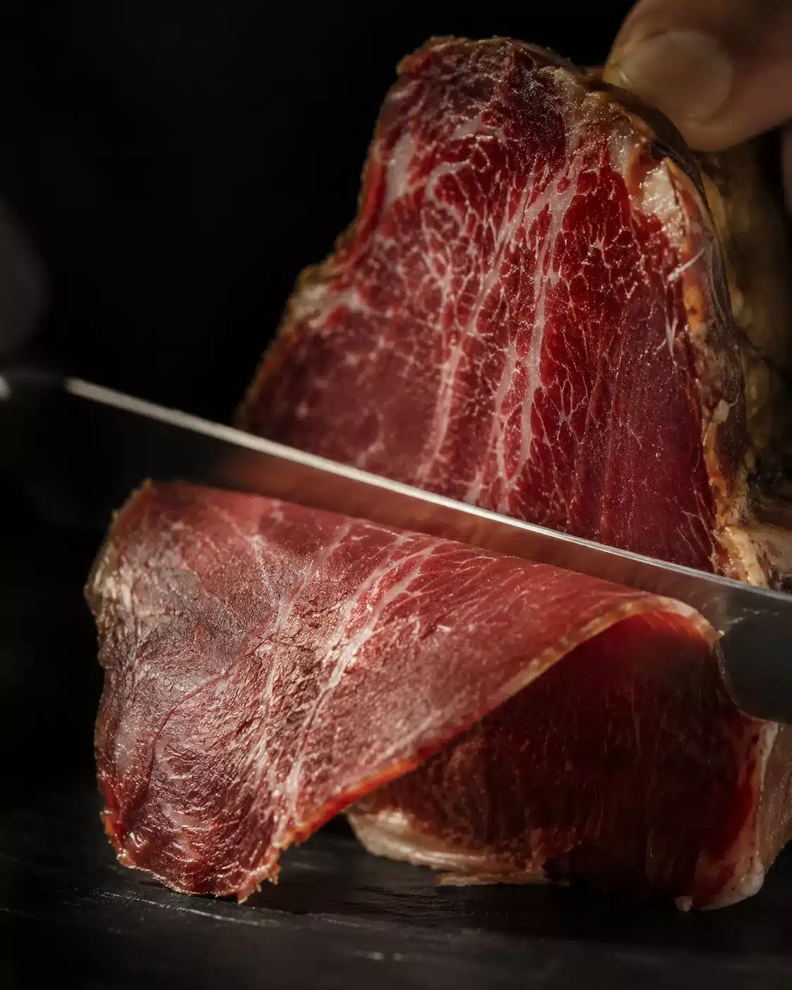 Lomo de Caña vom Stück heruntergeschnitten für unsere Tapas Tafel