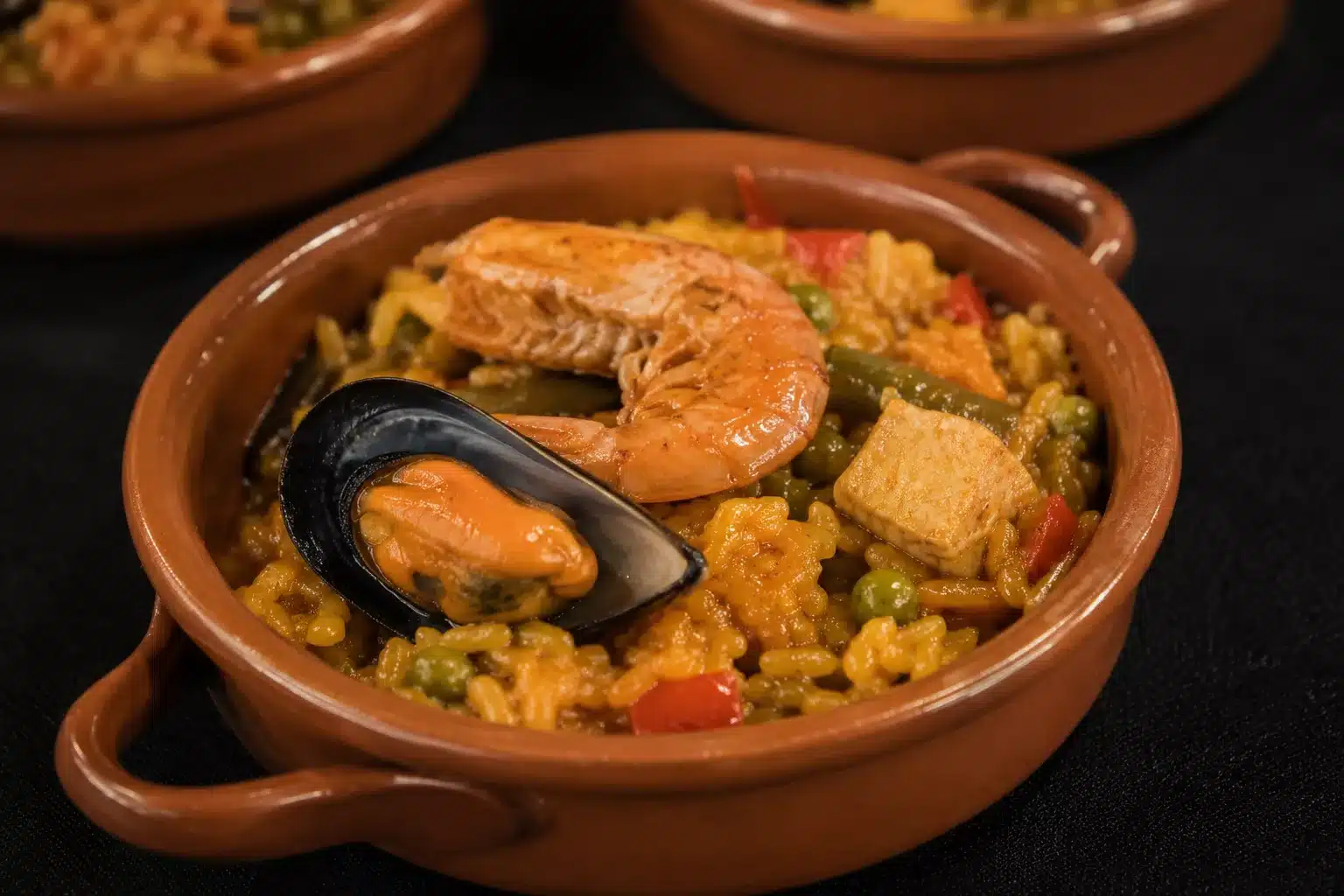 paella portioniert in tonschale fiesta ole catering köln