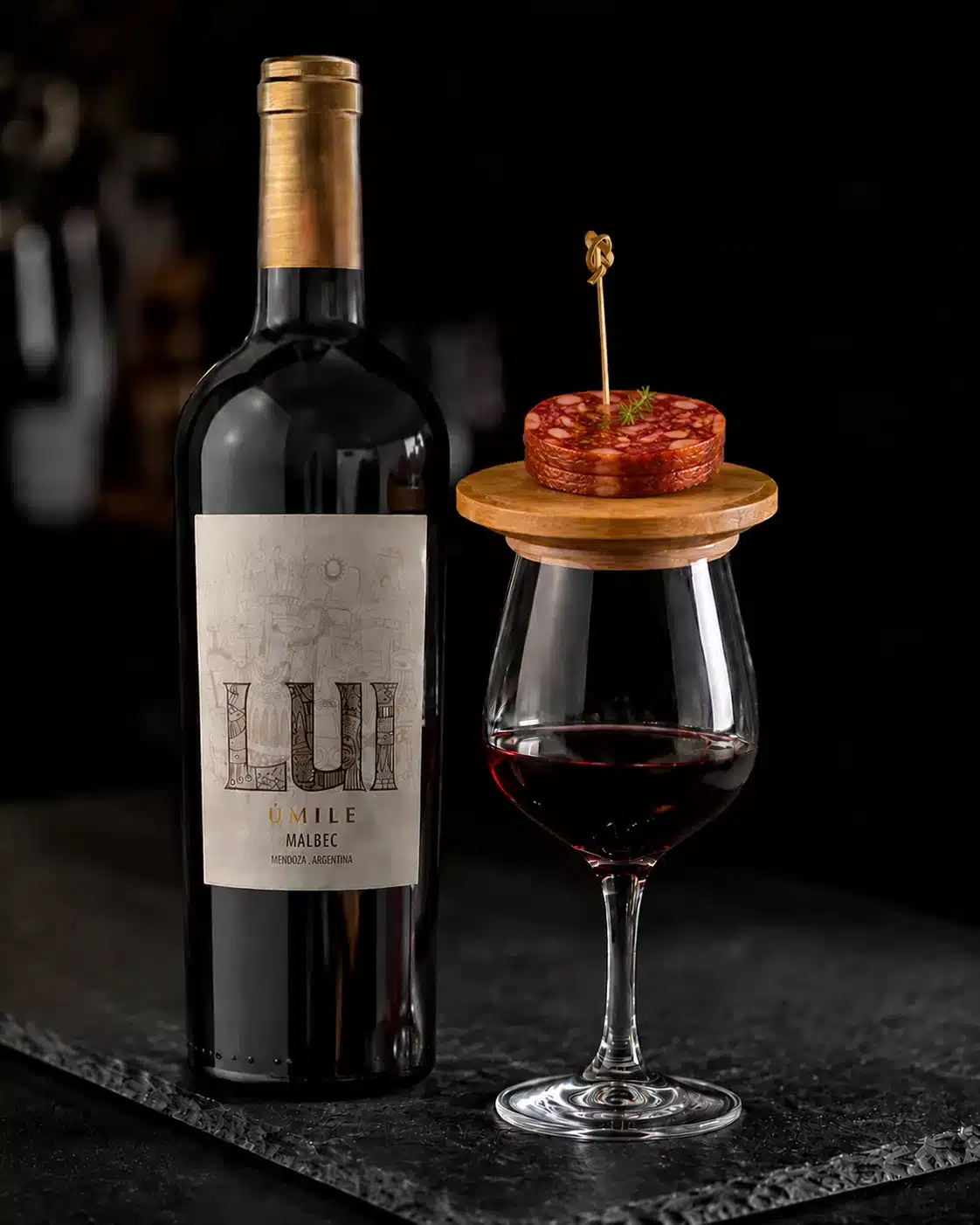 vino tinto mit chorizo argentino