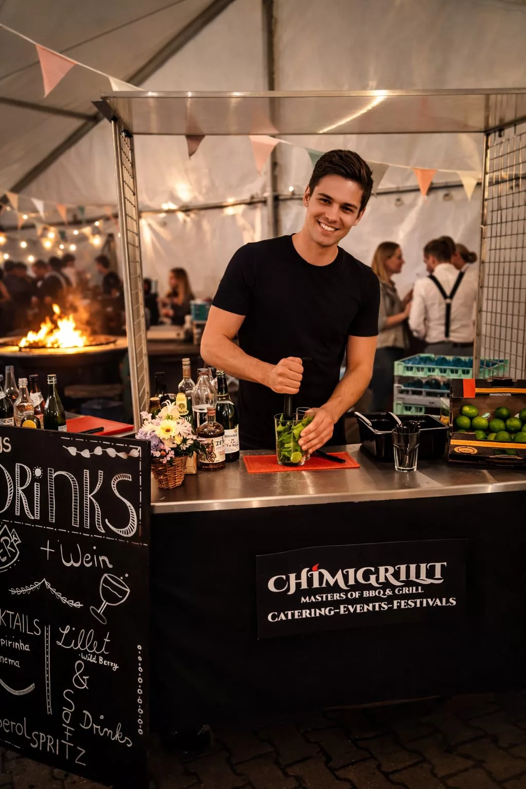 Bartender der Mojito zubereitet